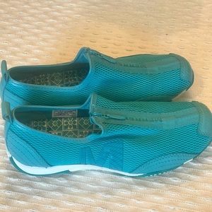 Women’s Merrell shoes